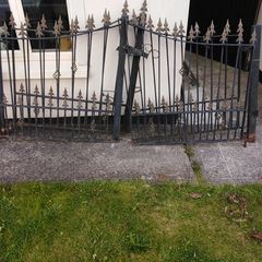 Driveway gates