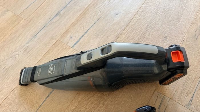 Black+Decker Handheld Cordless Vacuum Cleaner 2 batteries