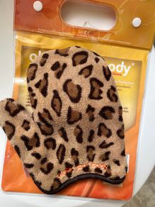 Glove Your Body Tanning Mitt
