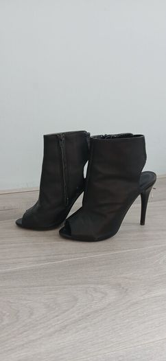 Black open toe leather Heels