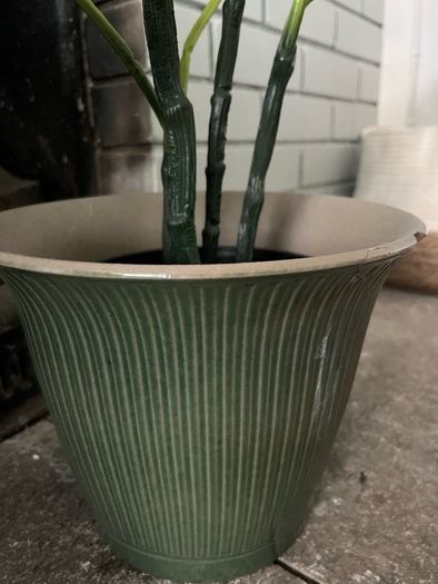 Artificial plant and pot