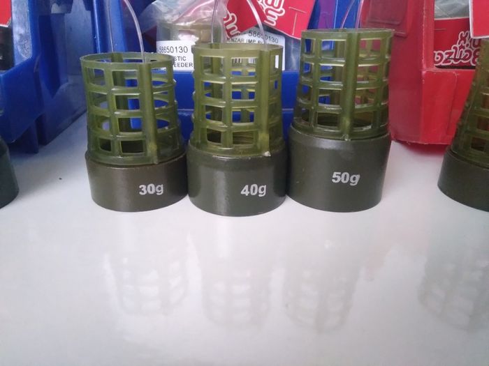 Distance feeder baskets