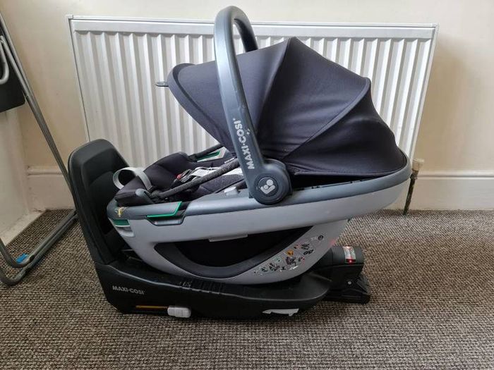 maxi cosi coral and familyfix 3 isofix base