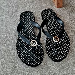 Tommy Hilfiger flip flops like New