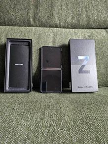 Samsung Galaxy Z Flip3 5G Black with Navy case