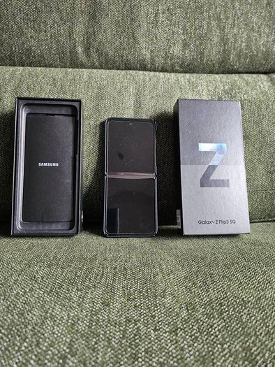 Samsung Galaxy Z Flip3 5G Black with Navy case