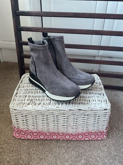 ankle boot Xti grey suede trainer style boot