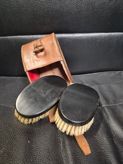 Vintage Gentlemens grooming brush set in original leather case