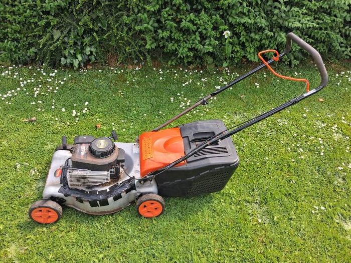 petrol lawnmower / REDUCED