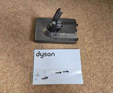 Dyson vacuum battery