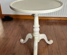 Solid Hardwood Vintage-Style Round Side Table