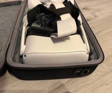 Meta Quest 2 128gb w/ Case Mint Condition