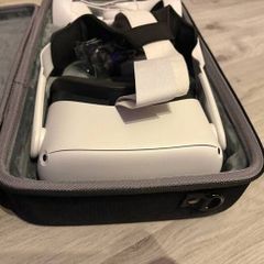Meta Quest 2 128gb w/ Case Mint Condition