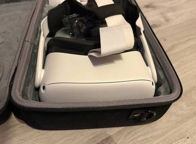 Meta Quest 2 128gb w/ Case Mint Condition