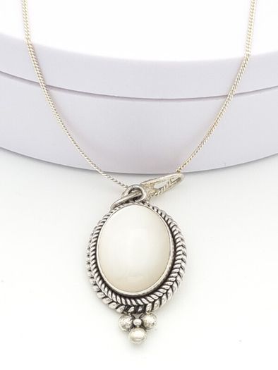 Vintage 925 Sterling Silver Italian Mother of Pearl Necklace