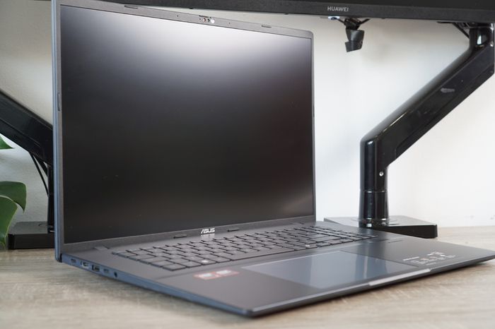 Asus Vivobook 18.4" 144Hz | Ryzen 7 260 | 16GB  | 1tb Ssd