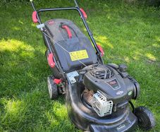 Lawnmower (needs deck repair)