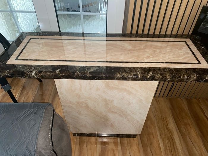 Marble Resign Hall Table mint condition