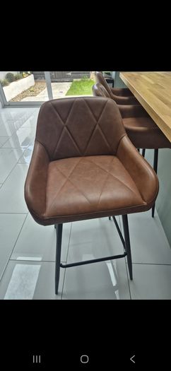 4 new bar stools