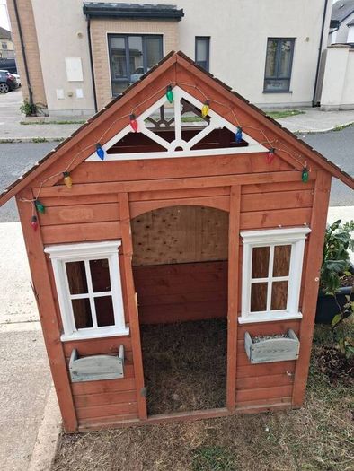kids outdoor playhouse