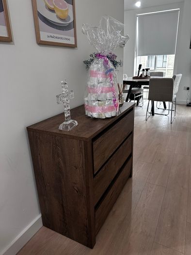 VEDDE Chest of Drawers Excellent Condition