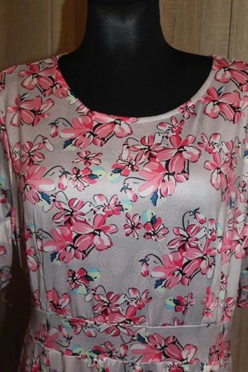 Lovely floral over the knee dress size UK16/18 EU44/46 Postage included