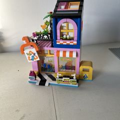 Lego Friends vintage clothes shop