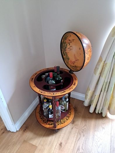 globe mini bar
