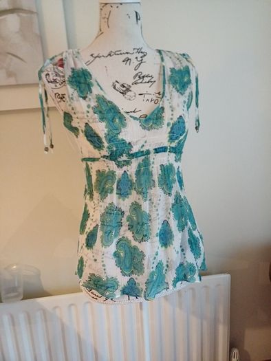 Size 8-10 Guess Chiffon Top
