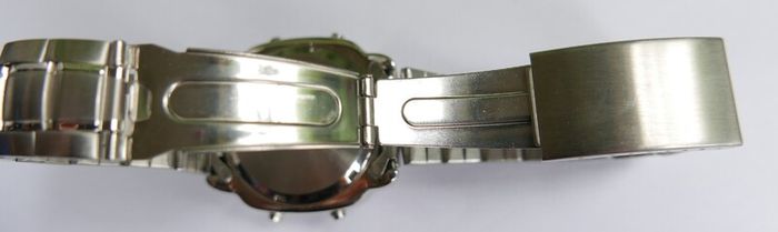 D'Alton Digital Wristwatch - Metal Bracelet and Water Resistance - fresh battery