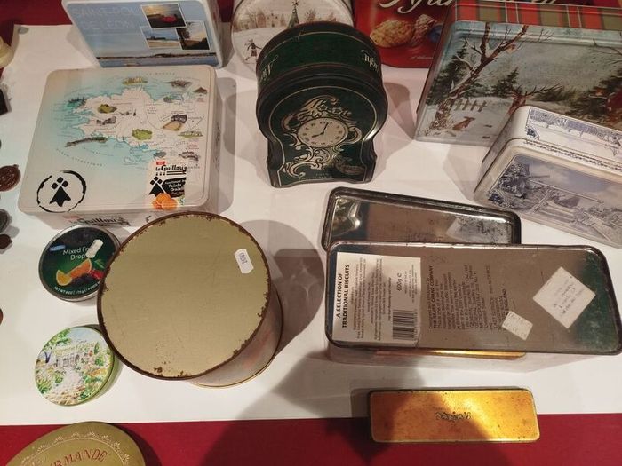 Collectable storage tins