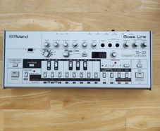 Roland TB 03