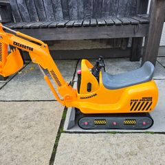 Ride on excavator