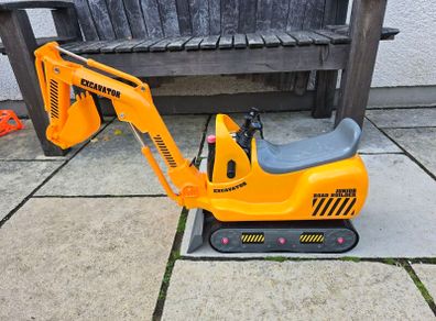 Ride on excavator