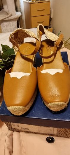 Carl Scarpa Brittany Leather Espadrille Wedge Shoes in Cognac