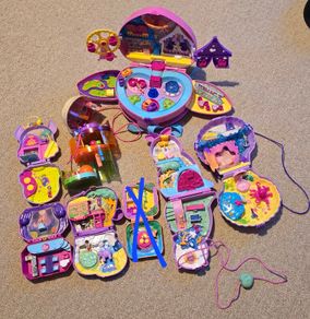 Lot of Polly Pocket toys for a girl
