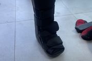 Child's injury boot size small