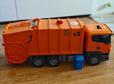 Toy bin truck