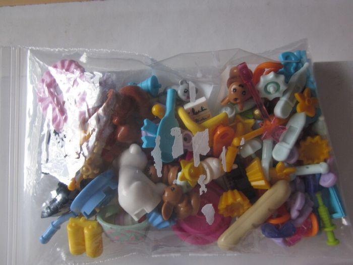 Pre-owned Scooby-Doo and Shaggy Moveable Figures . All figures are in very good condition. (T18)