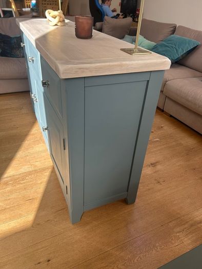 sideboard / dresser