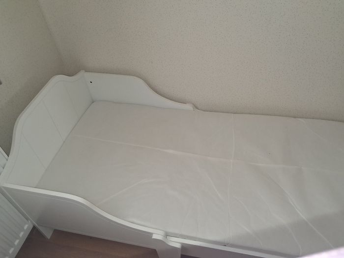 Toddler bed