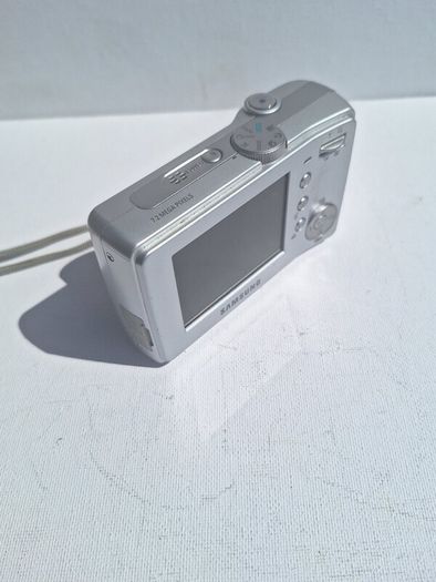 Samsung D75 Digital Camera