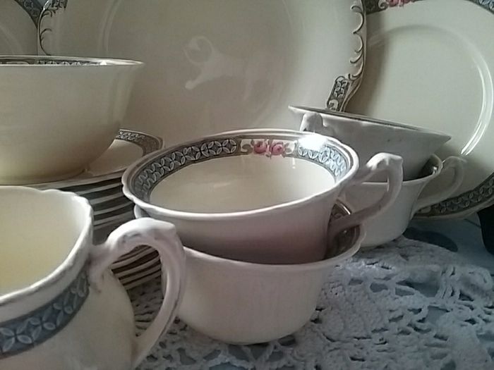 Wedgewood Twenty One Piece Antique Teaset