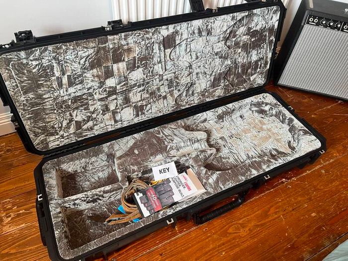 Sk8 Guitar Flight Case with wheels!!  iSeries Waterproof Strat/Tele Flight Case Model: 3i-4214-66
