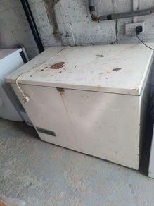 Chest freezer