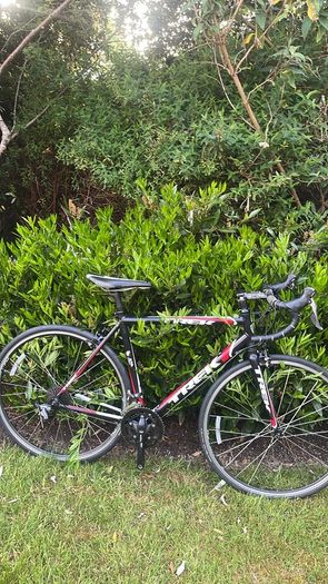 TREK 55cm red/black Claris Groupset