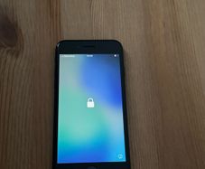 iPhone SE locked for parts