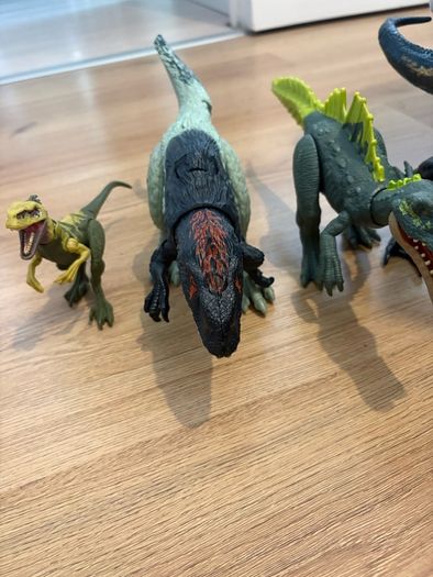 4 dinosaur excellent condition