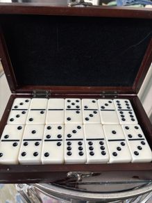dominos