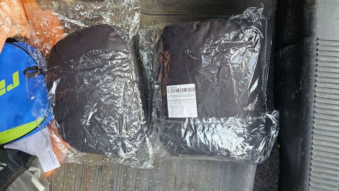 2 head rest pillows